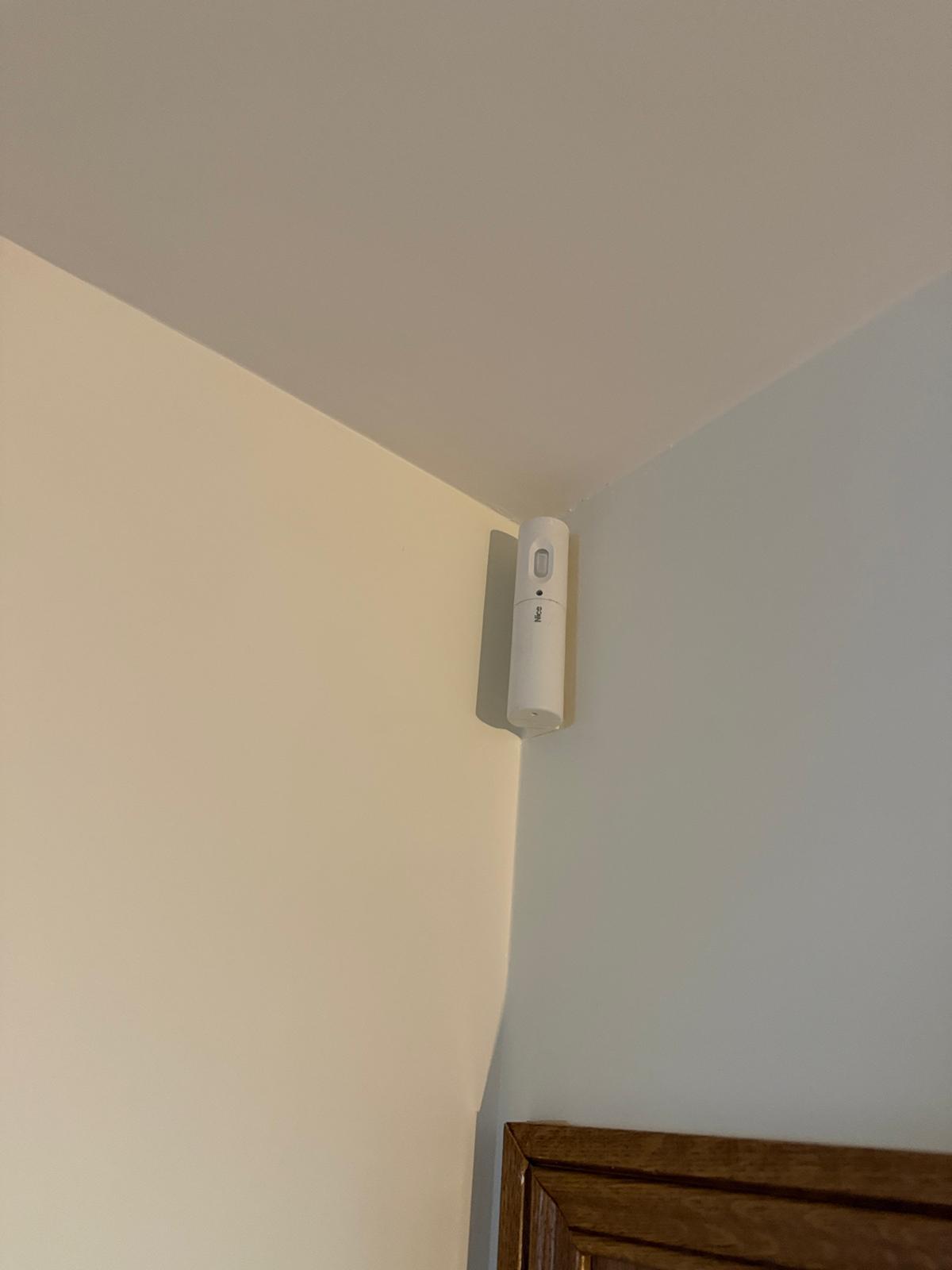 Détecteur de mouvement Nice installé et testé